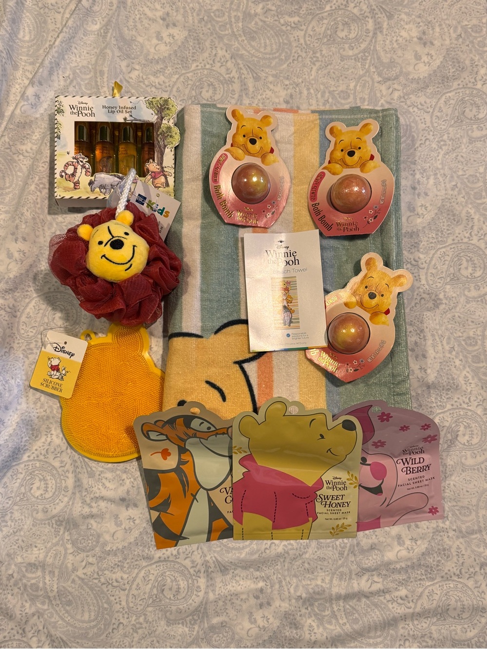 Disney Winnie the Pooh Bath/Pool/Beach Towel & Beauty Set